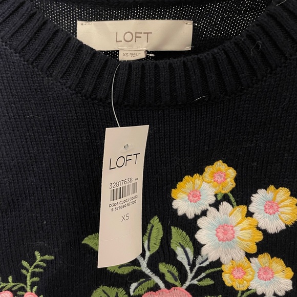 NWT Floral Appliqué Loft Sweater - Picture 3 of 4